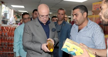 محافظ بني سويف يفاجئ فرع الشركة المصرية لتجارة الجملة ويوجه بتلافي بعض الملاحظات
