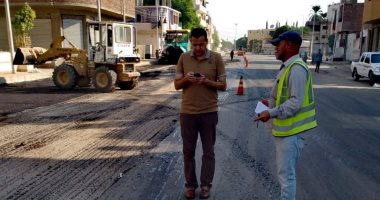 رئيس مدينة الأقصر يتابع تنفيذ خطة رصف وتطوير الشوارع.. صور