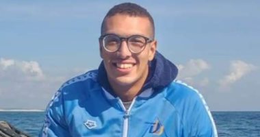 محافظ بورسعيد يهنئ بطل السباحة أحمد أسامة لنجاحه في عبور "المانش"