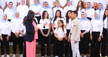كورال "روح الشرق" يبدع في سهرة الخميس ببرنامج "معكم منى الشاذلي"