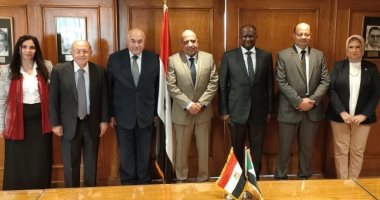 وزير قطاع الأعمال يشهد توقيع مذكرة توفير القطن قصير التيلة لمصانع الغزل