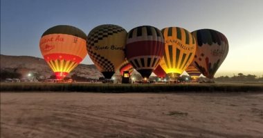 عودة تحليق رحلات البالون الطائر غرب الأقصر على متنها أكثر من 700 سائح.. صور