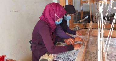 القوى العاملة: تدريب فتيات على مهنة صناعة السجاد و"الكليم" بالوادى الجديد