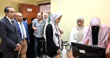 بدء إجراءات الكشف الطبى على الطلاب الجدد بجامعة الفيوم.. صور