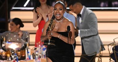 شيريل لي رالف وبريت جولدستاين أفضل ممثلة وممثل مساعد في عمل كوميدي بحفل جوائز Emmy