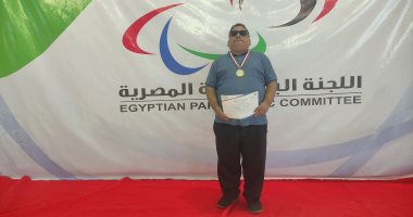 صاحب أول دكتوراه فى الإعلام من متحدى الإعاقة يحقق ميدالية ذهبية بكأس مصر للسباحة البارالمبية