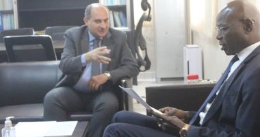 سفير مصر في تشاد يسلم وزير المياه دعوة لحضور أسبوع القاهرة الخامس للمياه