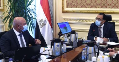 رئيس الوزراء يتابع مع وزير النقل عددا من مشروعات الوزارة
