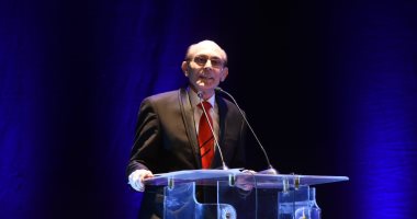 محمد صبحى يعلن عن مفاجأة لطلاب "فنون مسرحية" بالإسكندرية عقب تكريمه بمهرجان المسرح العربى..فيديو