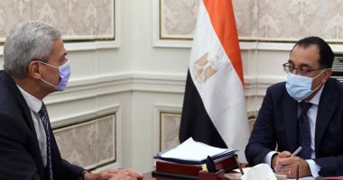 رئيس الوزراء يتابع عدد من ملفات عمل هيئة الشراء الموحد.. صور    