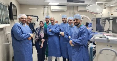 إجراء أول جراحة لإصلاح اعوجاج بالعمود الفقرى بجامعة بنى سويف .. صور