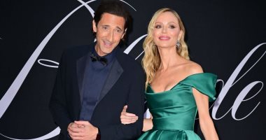 أدريان برودى يحضر العرض الأول لفيلم Blonde برفقة حبيبته جورجينا تشابمان