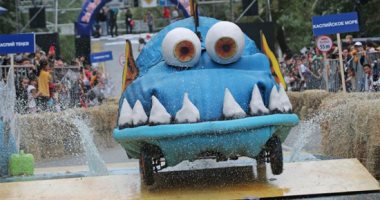 سيارات بدون محركات.. عودة كرنفال سباق الصابون فى كازاخستان