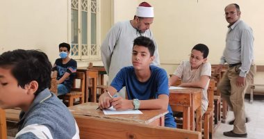 وكيل منطقة الشرقية يتابع امتحانات الطلاب المحولين من التعليم العام إلى المعاهد الأزهرية