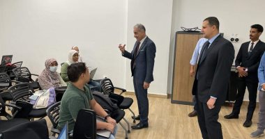 نائب رئيس جامعة أسوان يتفقد مركز إبداع مصر الرقمية 