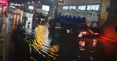 إصلاح كسر بماسورة مياه شرب وسط الإسكندرية والدفع بـ 11 سيارة شفط