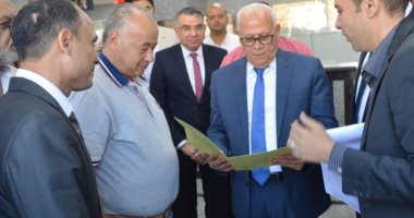 محافظ بورسعيد يتابع رضا المواطنين عن خدمات إصدار تراخيص المحال العامة الموحد