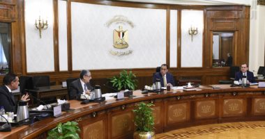 رئيس الوزراء يرأس اجتماع مجلس المحافظين 