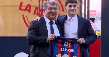 جافى يوقع عقده الجديد مع برشلونة حتى 2026.. فيديو وصور  