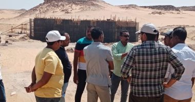 حياة كريمة.. البدء فى أعمال خط الطرد الرئيسى للصرف الصحى بغرب أسوان