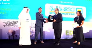 أستاذ بجامعة الأزهر يحصل على جائزة «الحد من النفايات» 