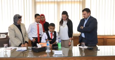 نائب محافظ الجيزة تستمع لأفكار الموهوبين المتعلقة بحماية البيئة