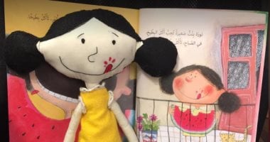 ببواقى القماش والخيط الصوف.. أميرة تحول أبطال قصص الأطفال لعرائس