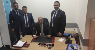 ضبط محاولتين لتهريب زيت الماريجوانا وهواتف محمولة بمطار القاهرة 