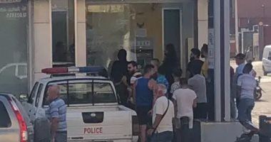 رئيس اتحاد نقابات موظفى المصارف اللبنانية يطالب بالتدخل لحماية العاملين بالبنوك