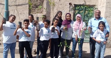 أطفال القرنة بالأقصر ينطلقون فى زراعة الأشجار ضمن مبادرة "شجرة مثمرة أمام كل منزل"