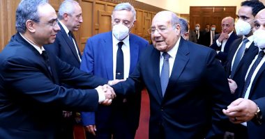 رئيس "الشيوخ" يقدم واجب العزاء في والدة رئيس المحكمة الدستورية   