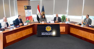 الهجرة: دراسة تأسيس شركة للمصريين بالخارج للاستفادة من الفرص الاستثمارية