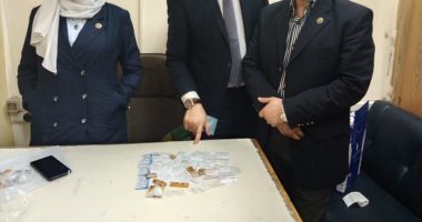 جمارك مطار القاهرة تحبط محاولة تهريب مجموعة من الألماظ والأحجار الكريمة 