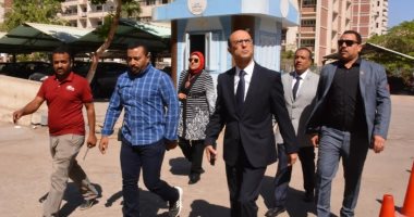 رئيس جامعة أسيوط يتفقد وحدة الإصابات بالمستشفى الجامعى