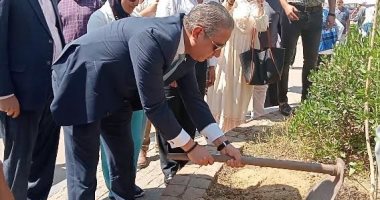 محافظ الفيوم يشارك الشباب والطلائع غرس الأشجار 