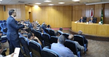 محافظ المنيا يبحث مع رئيس جهاز تعمير الوادي موقف مشروعات "حياة كريمة"