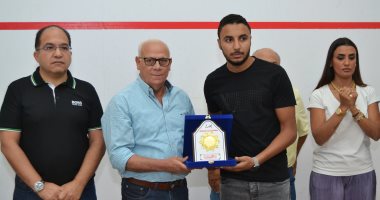 منطقة بورسعيد للإسكواش تهدى درعا للراحل وليد عزالدين مدرب الزهور والنادي الأهلي
