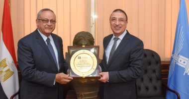 محافظ الإسكندرية يبحث سبل التعاون مع مكتبة الإسكندرية