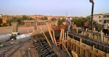 محافظ أسوان يتابع مشروعات كوبرى السيل العلوى للسيارات بنسبة تنفيذ 64 %