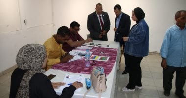 رئيس جامعة الأقصر يتفقد إجراءات الكشف الطبي على الطلاب الجدد.. صور