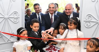 وزير الاتصالات ومحافظ قنا يفتتحان 3 مكاتب بريد مطورة  