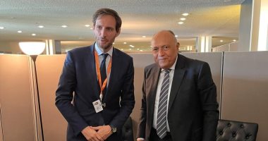 شكري يستعرض مع نظيره الهولندي رؤية الرئاسة المصرية لمؤتمر cop27