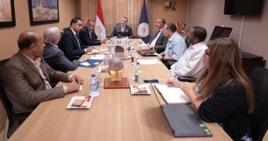 وزير السياحة يجتمع بممثلى اللجان النقابية للعاملين بالمجلس الأعلى للآثار