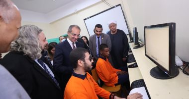 عمرو طلعت: تطوير مدارس النور وخدمة عملاء "المصرية للاتصالات" بسنترال قنا غرب