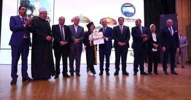 وزيرا التعليم العالى والتربية والتعليم يشاركان فى احتفالية تكريم أوائل الجيزة