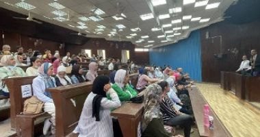 كلية الصيدلة جامعة حلوان تنظم يوما تعريفيا للطلاب الجدد.. صور