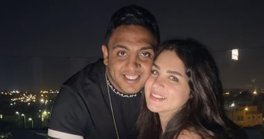 أوس أوس يشارك الجمهور احتفاله بعيد زواجه:جددت التعاقد مع زوجتى للموسم السادس