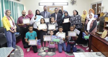 مدير تعليم الوادى الجديد يكرم الفائزين بمسابقة المعلم والطالب المبدع 