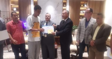 رئيس جامعة  السادات يكرم فريق منتخب الجامعة الحاصل على المركز الأول في بطولة الألعاب الرياضية