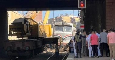 السكك الحديدية تستعين بأوناش عملاقة لإزالة آثار حادث قطار دمنهور